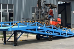 黃島登車(chē)橋:提升物流裝卸效率的關(guān)鍵設(shè)備解析